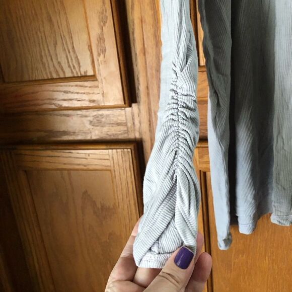 NWT Michael Lauren Sherman Draped V-Neck Top Shirring & Thumbhole Gray - M - Picture 4 of 11